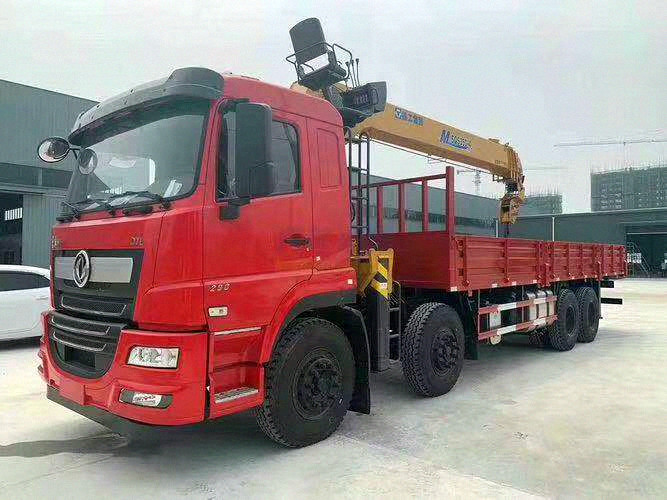 東風暢行D7L前四后八隨車吊