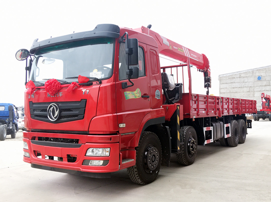 東風華神T7前四后八隨車吊