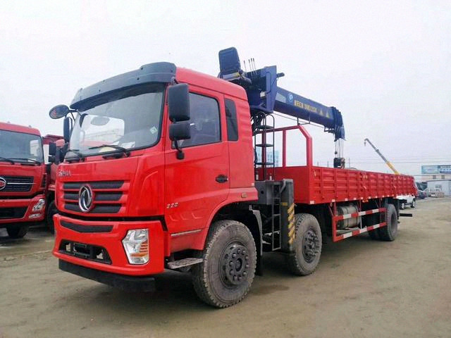 東風專底D3S前四后四隨車吊