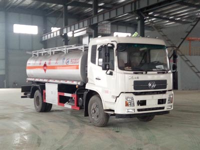 程力威牌CLW5181GYYD5型運油車