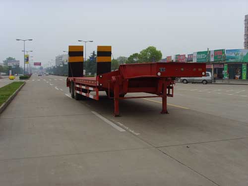 雙橋露胎低平板半掛運輸車